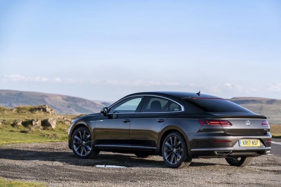  Volkswagen Arteon 4Motion Elegance 2017 года  (UK) (фото 30 из 41)
